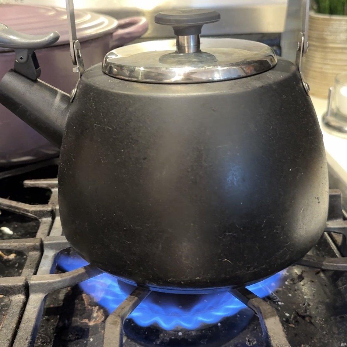 This is my gas stove. The sound effect is what it sounds like when you turn it on.