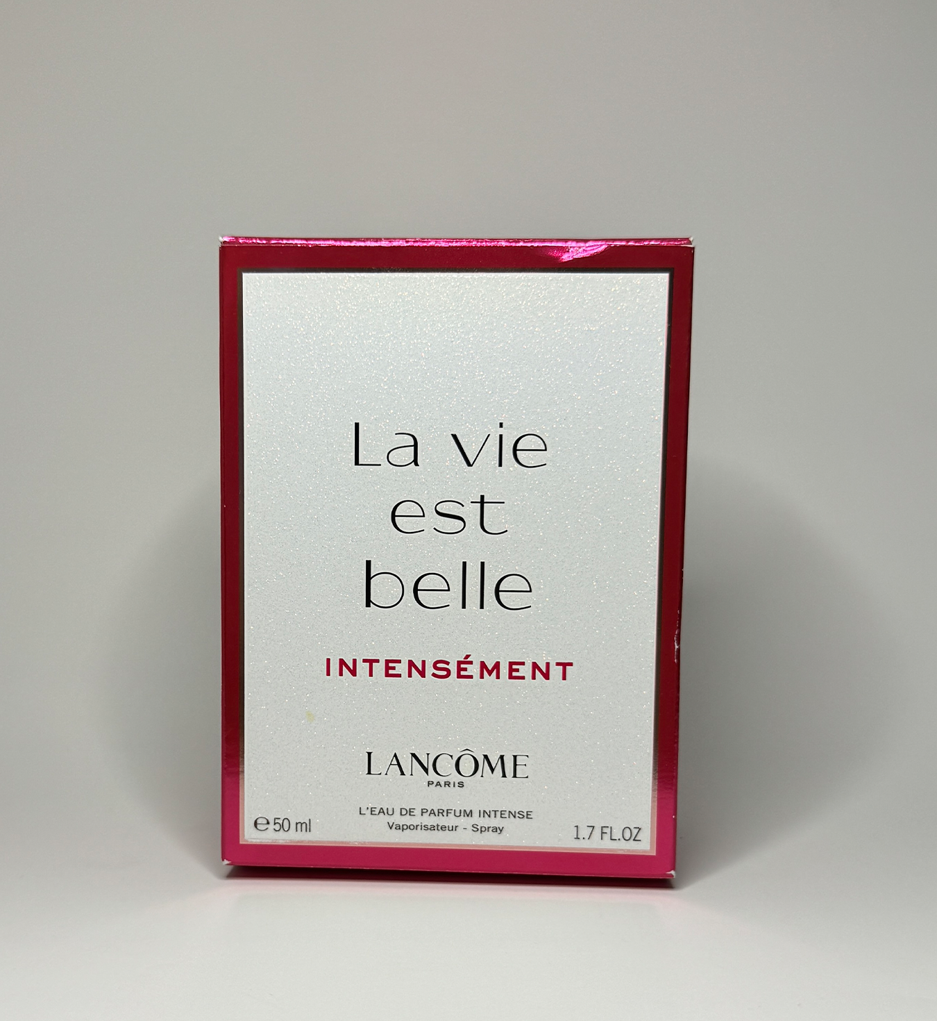 Image of La vie est belle perfume box from the front